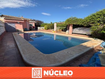 Villa con piscina in vendita a Calle Lucentum Bal
