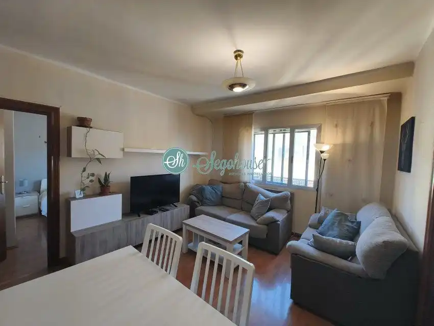 Sala de estar de Piso en venta en Segovia con Calefacción, Parquet y Terraza