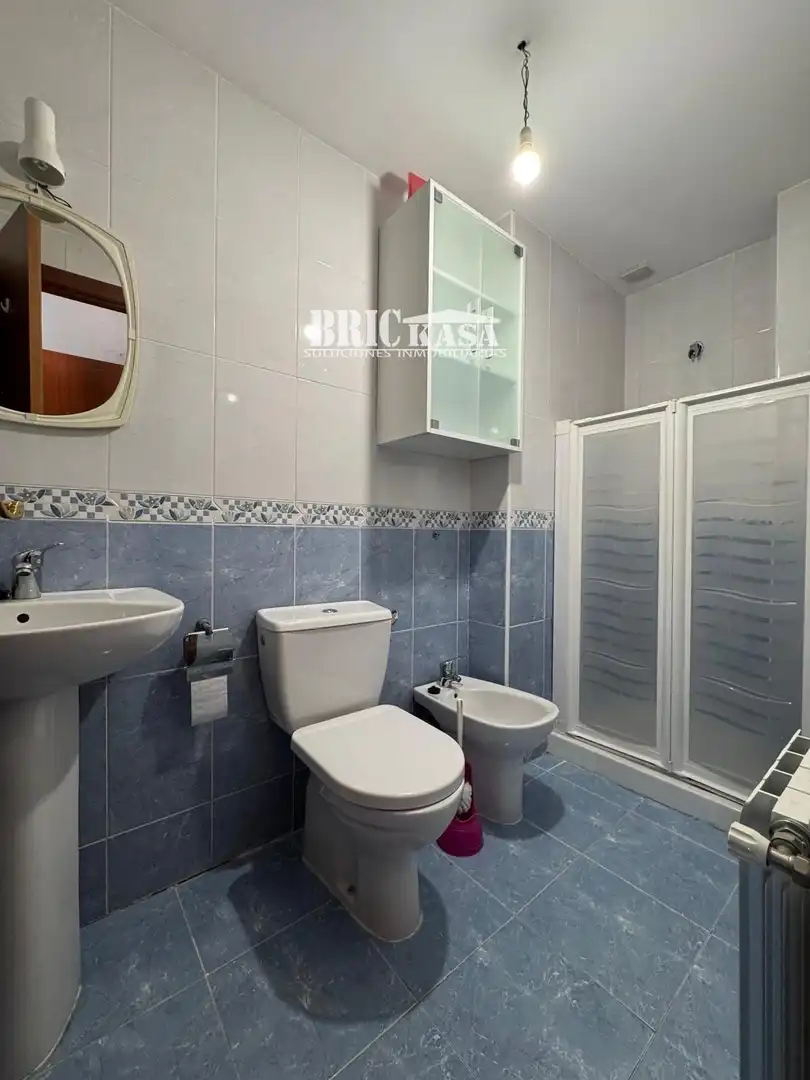 Baño de Piso de alquiler en Cáceres con Calefacción, Terraza y Trastero