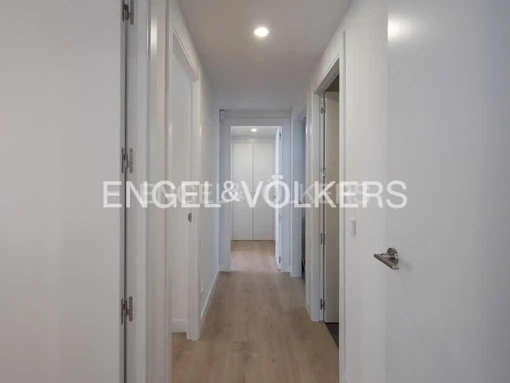 Wohnung zur Miete in Valencia mit Klimaanlage, Heizung und Parkett