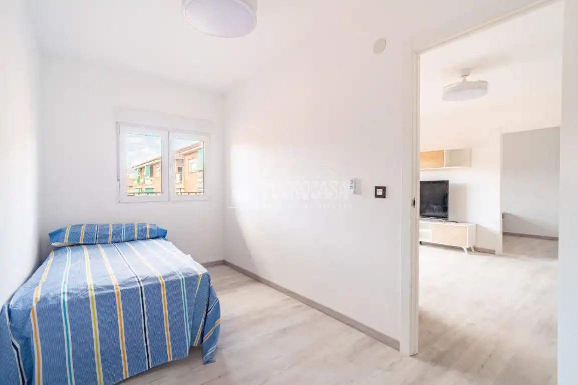 Bedroom of Flat for sale in Granada  with Air Conditioner, Heating and Terrace