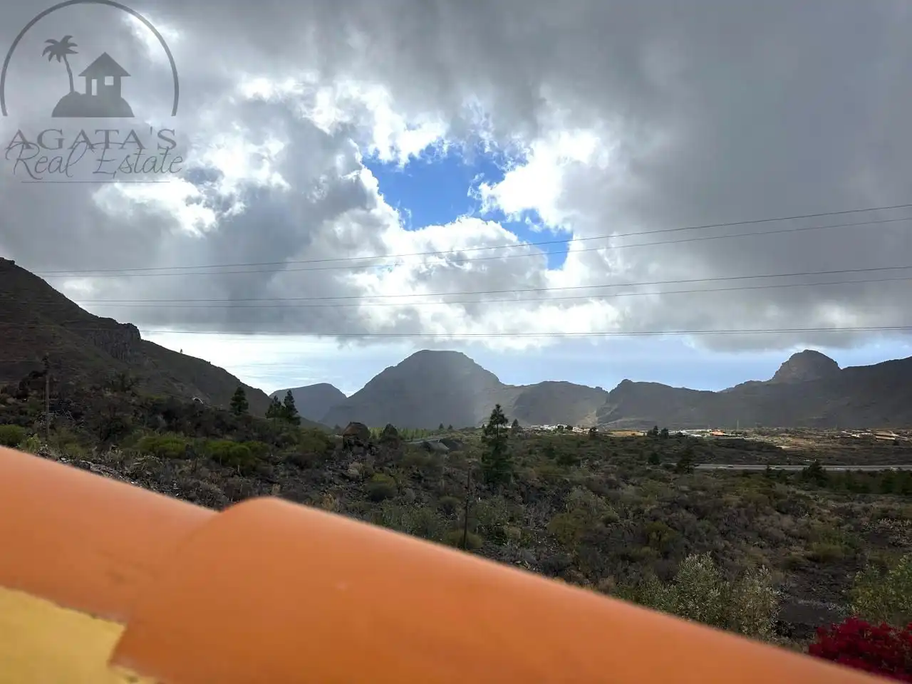 Vista exterior de Finca rústica en venda en Santiago del Teide amb Jardí privat i Terrassa