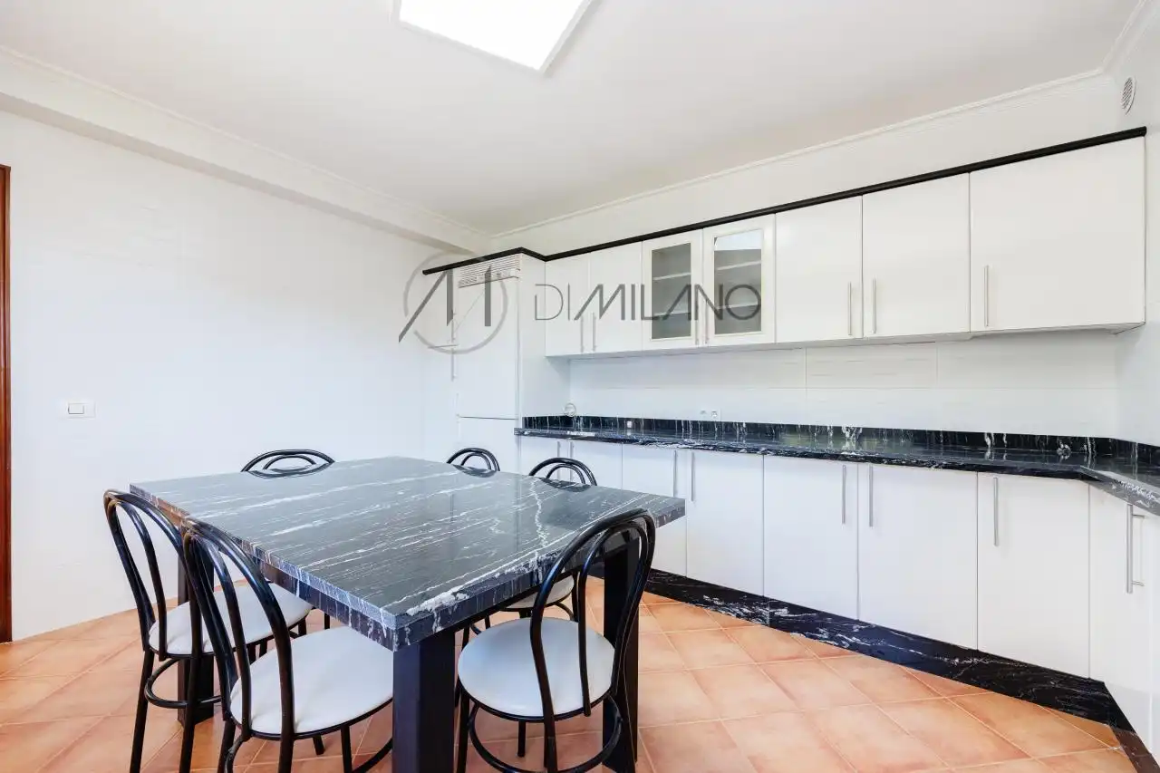 Cocina de Casa o chalet en venta en Vigo  con Calefacción, Jardín privado y Parquet