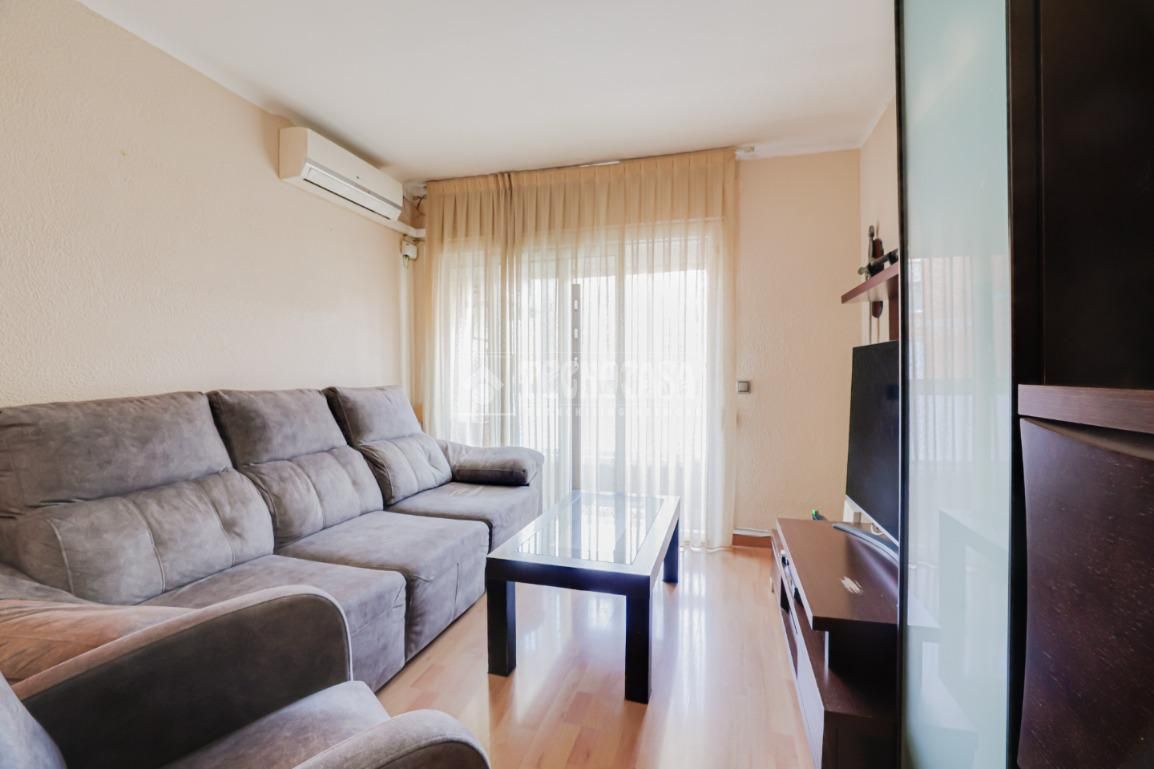 Living room of Flat for sale in Sabadell  with Air Conditioner, Heating and Balcony
