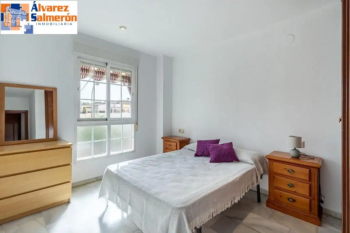 Habitación de Piso en venta en Granada con Balcón