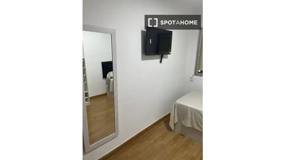 Habitación de Piso de alquiler en Alcalá de Henares con Aire acondicionado, Calefacción y Amueblado