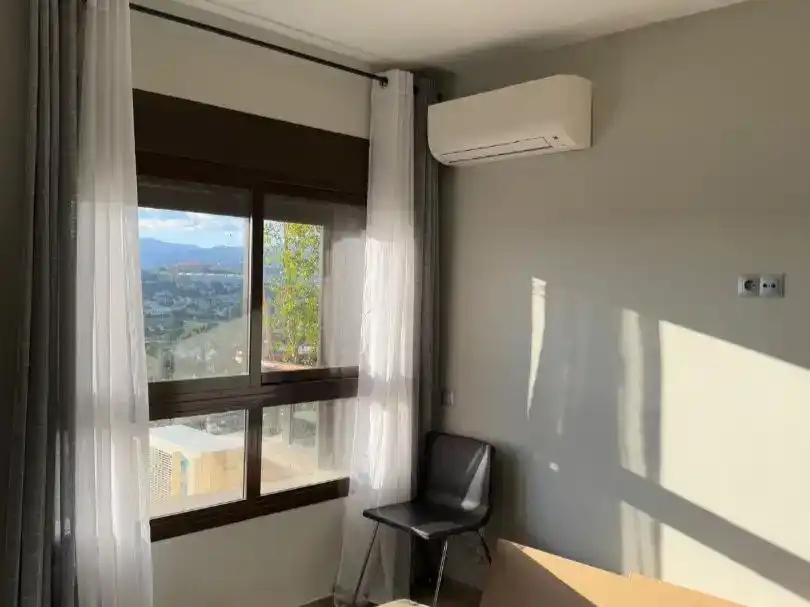 Terrasse von Wohnung zur Miete in Marbella mit Klimaanlage, Schwimmbad und Möbliert