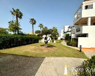 Vista exterior de Apartament en venda en Sanlúcar de Barrameda amb Aire condicionat, Moblat i Piscina comunitària