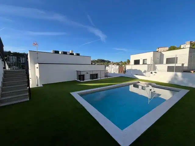 Piscina de Casa o xalet en venda en Calafell amb Aire condicionat, Calefacció i Jardí privat