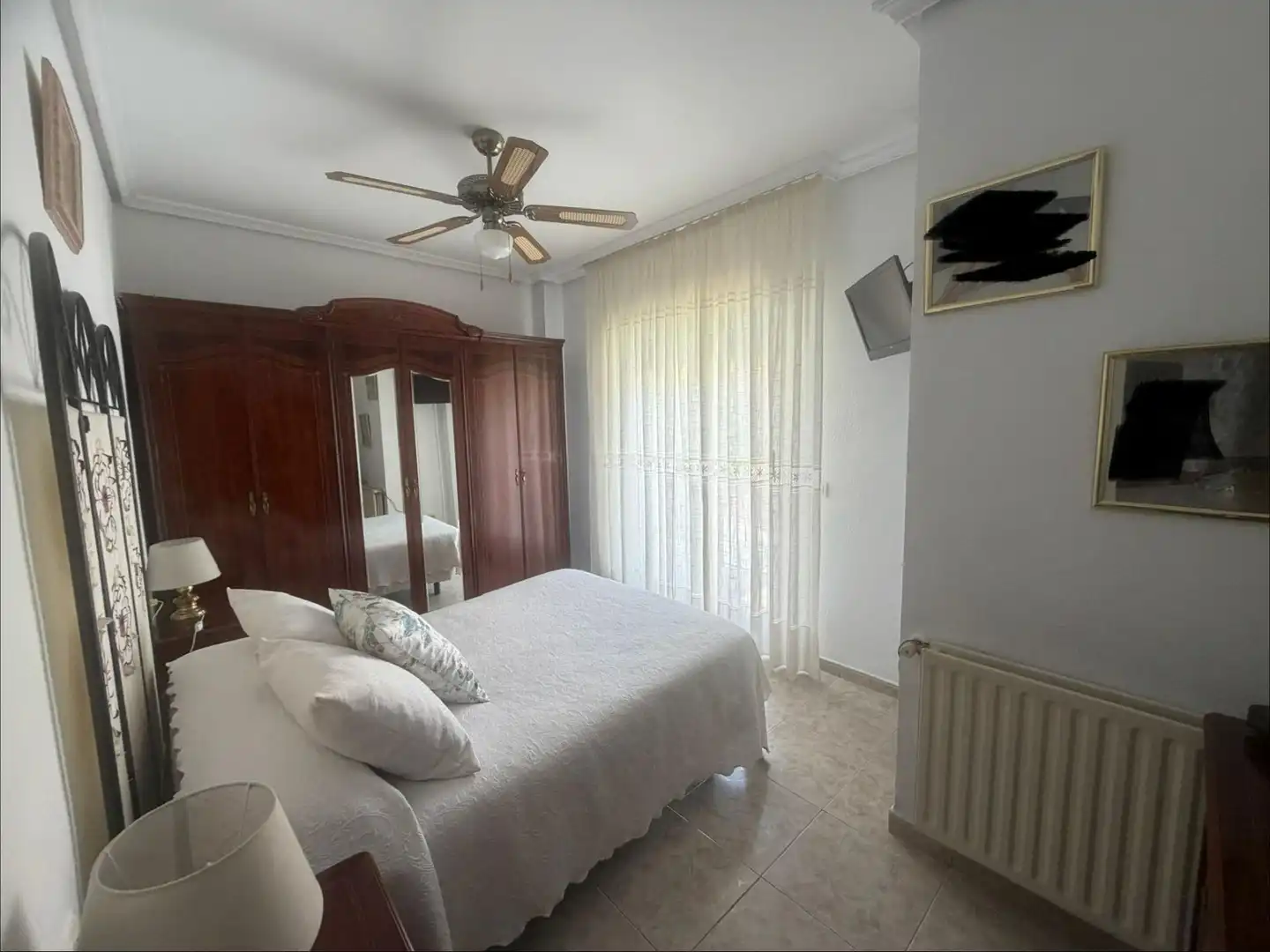 Habitación de Casa adosada en venta en Cáceres con Terraza, Trastero y Amueblado