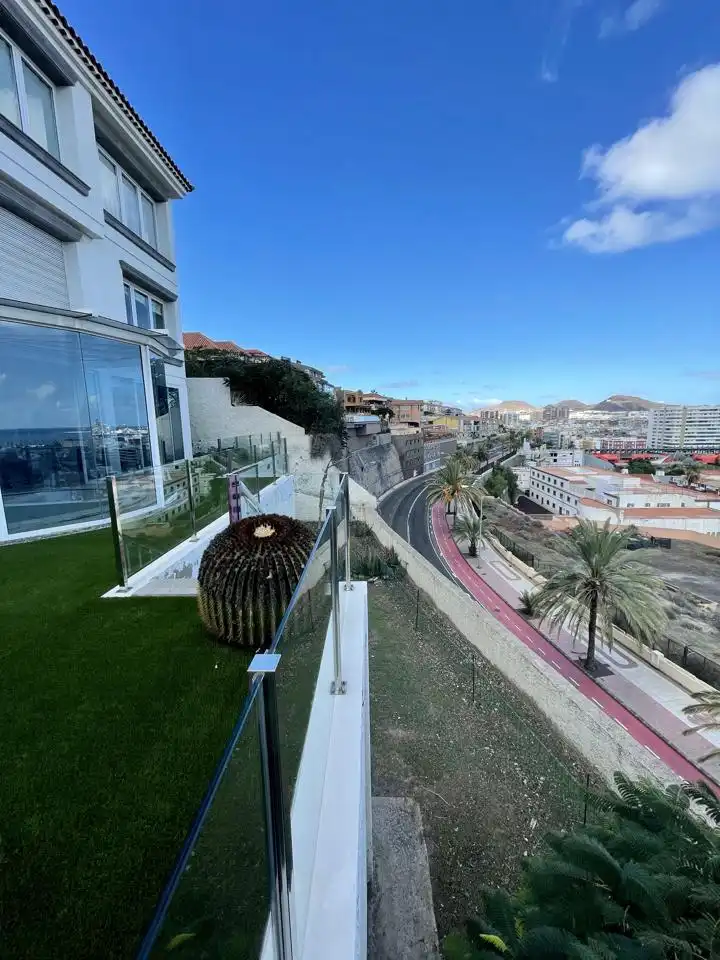 Terrassa de Casa o xalet en venda en Las Palmas de Gran Canaria amb Jardí privat, Terrassa i Piscina