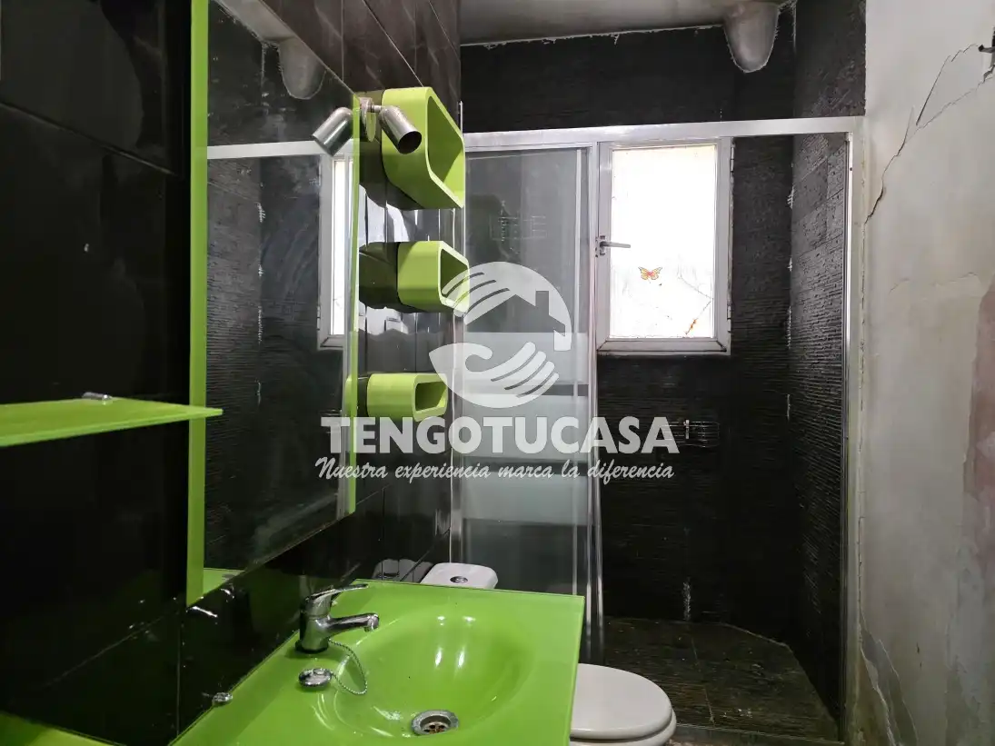 Bathroom of Flat for sale in Madrid