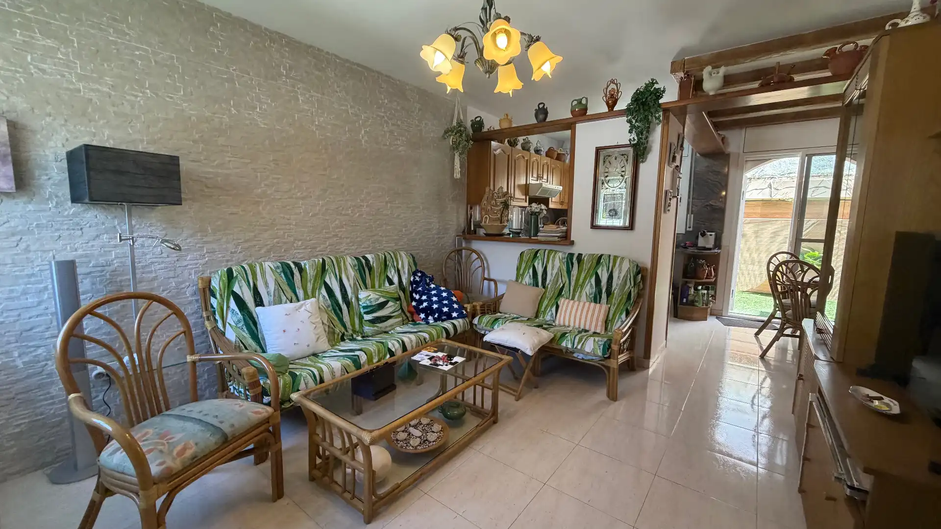 Sala de estar de Casa adosada en venta en El Vendrell con Calefacción, Jardín privado y Terraza