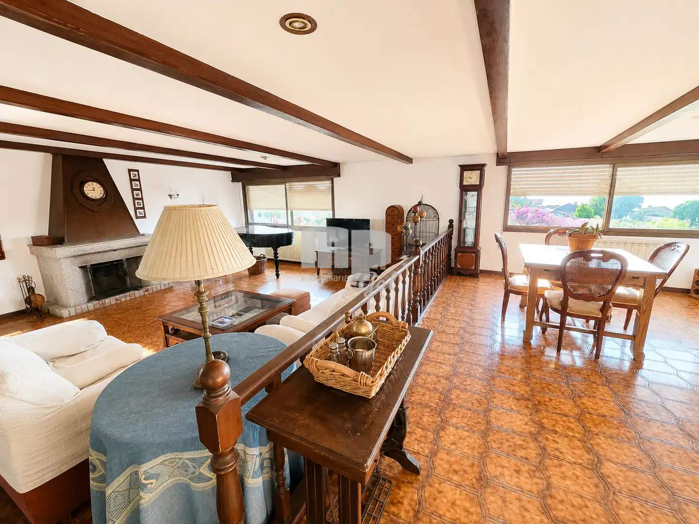 Sala d'estar de Àtic en venda en Vigo  amb Calefacció i Terrassa