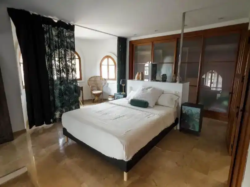 Dormitori de Finca rústica de lloguer en Manises amb Aire condicionat, Jardí privat i Traster
