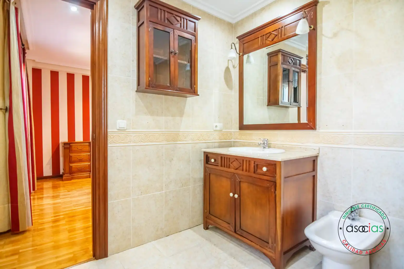 Baño de Casa adosada en venta en Grado con Calefacción, Jardín privado y Parquet