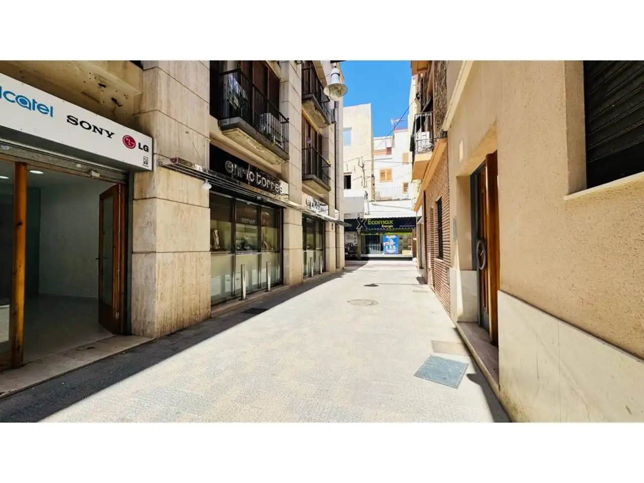 Vista exterior de Local de lloguer en Blanes amb Aire condicionat