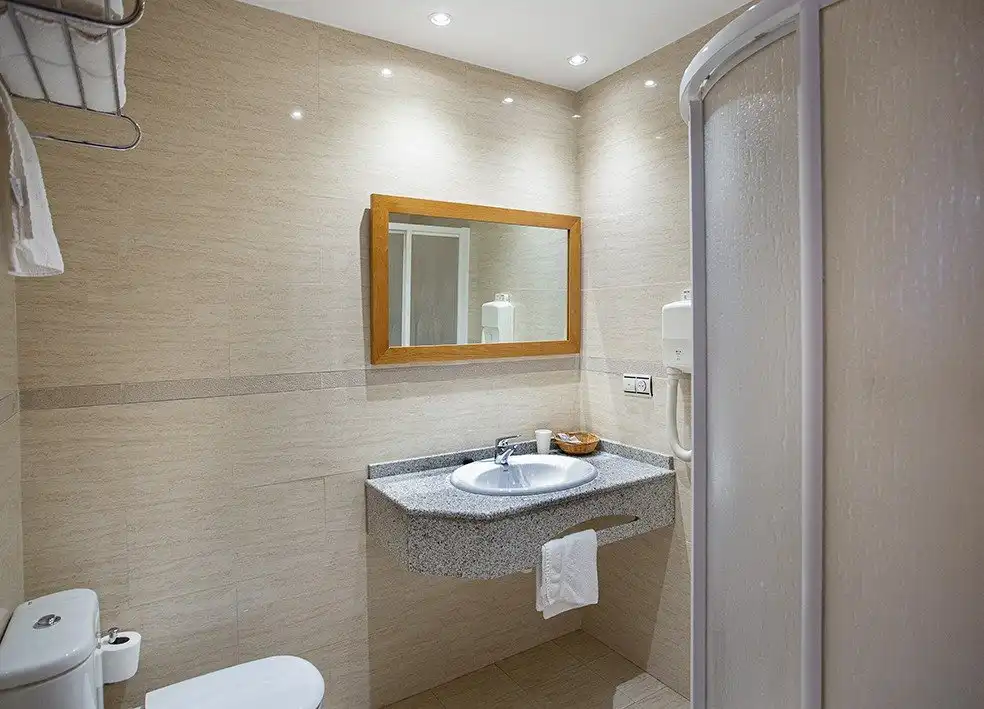 Bathroom of Buildings for sale in Sardón de Duero