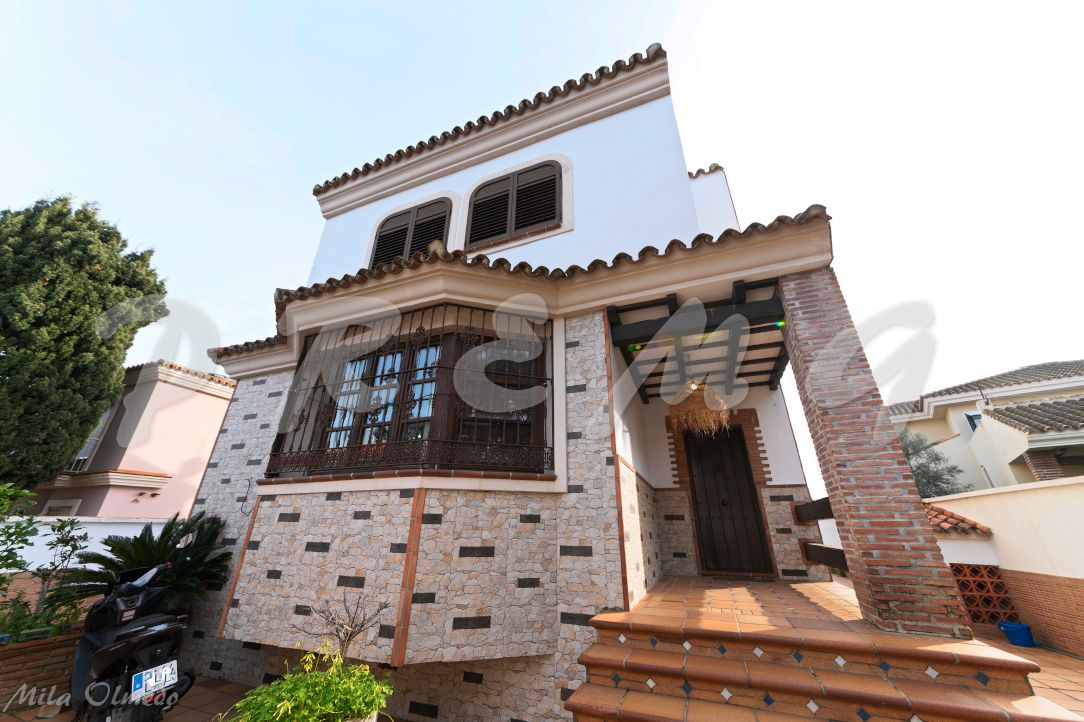 Exterior view of House or chalet for sale in Algeciras  with Air Conditioner, Heating and Private garden
