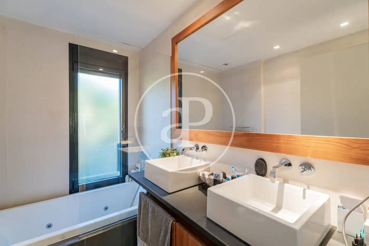 Bathroom of Houses for sale in Boadilla del Monte  with Air Conditioner, Heating and Private garden
