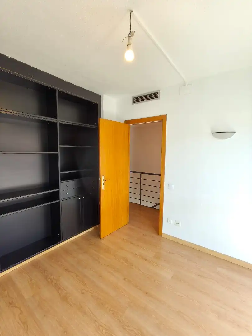 Maisonette zum Verkauf in Barcelona mit Klimaanlage, Heizung und Parkett