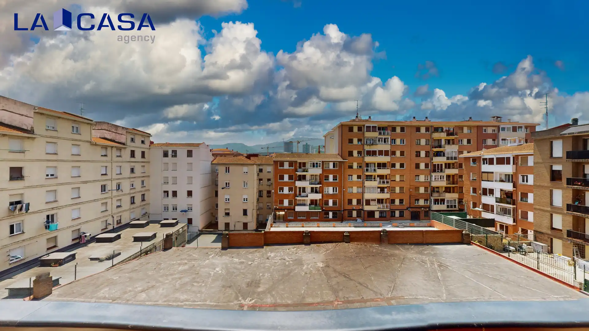 Piso en venta en Bilbao  con Balcón