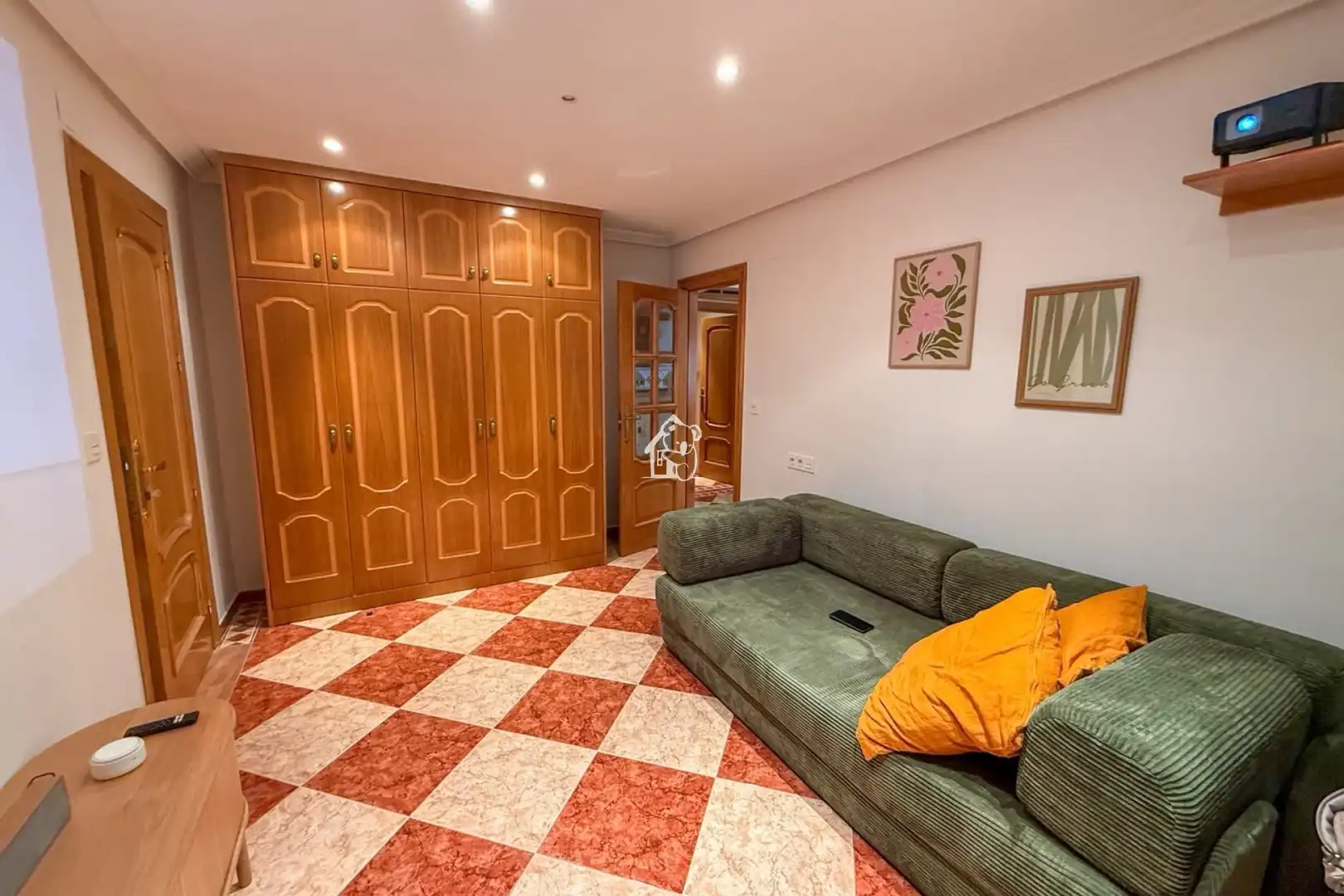 Dachboden zur Miete in Torrevieja mit Klimaanlage, Privatgarten und Terrasse