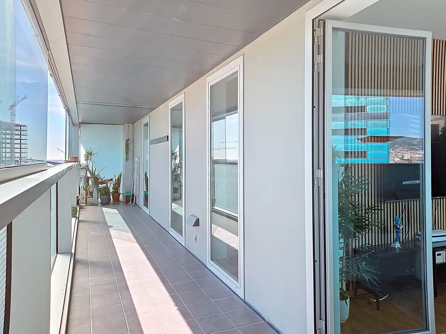 Exterior view of Flat for sale in L'Hospitalet de Llobregat  with Air Conditioner and Terrace