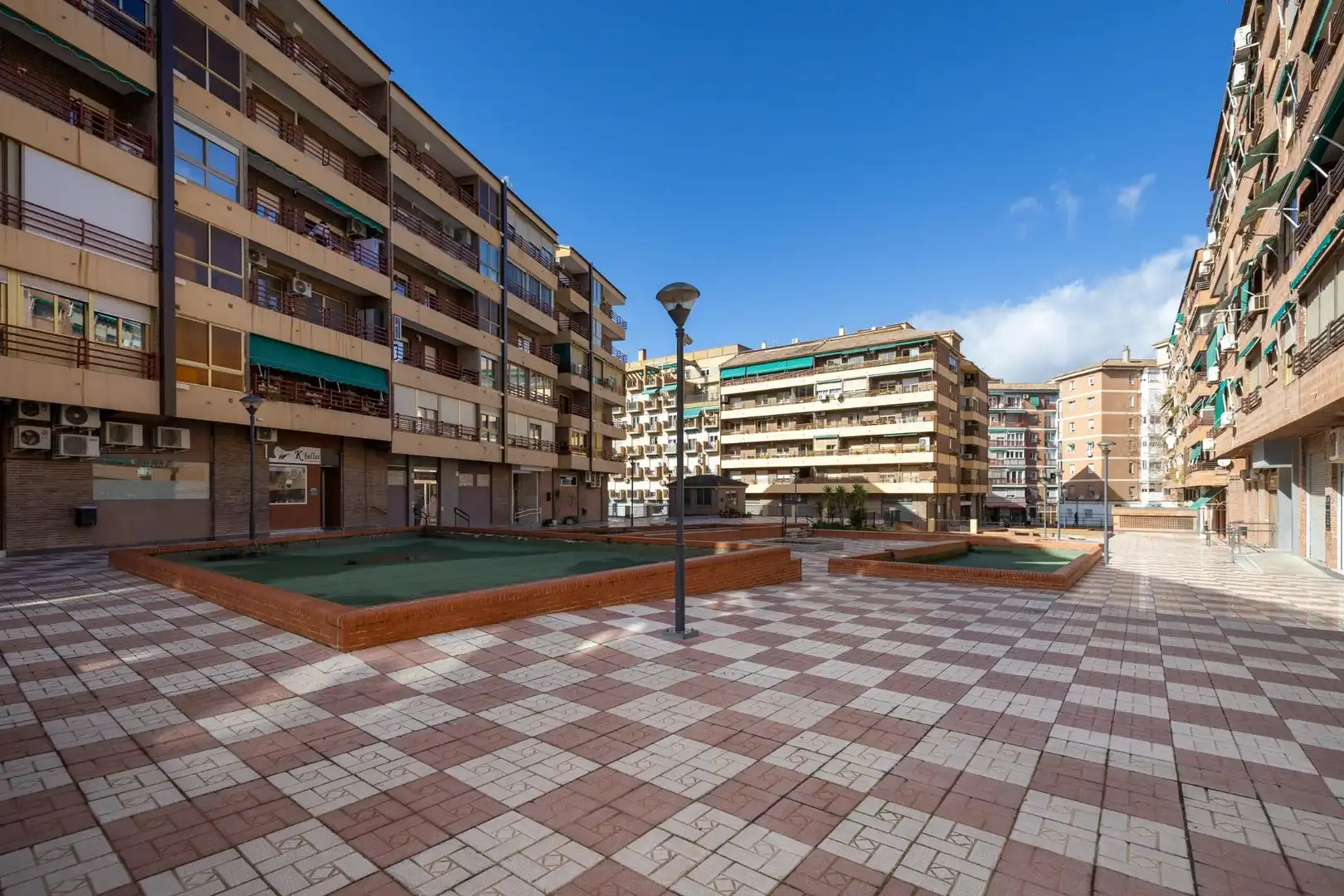 Exterior view of Flat for sale in Granada  with Air Conditioner, Terrace and Storage room