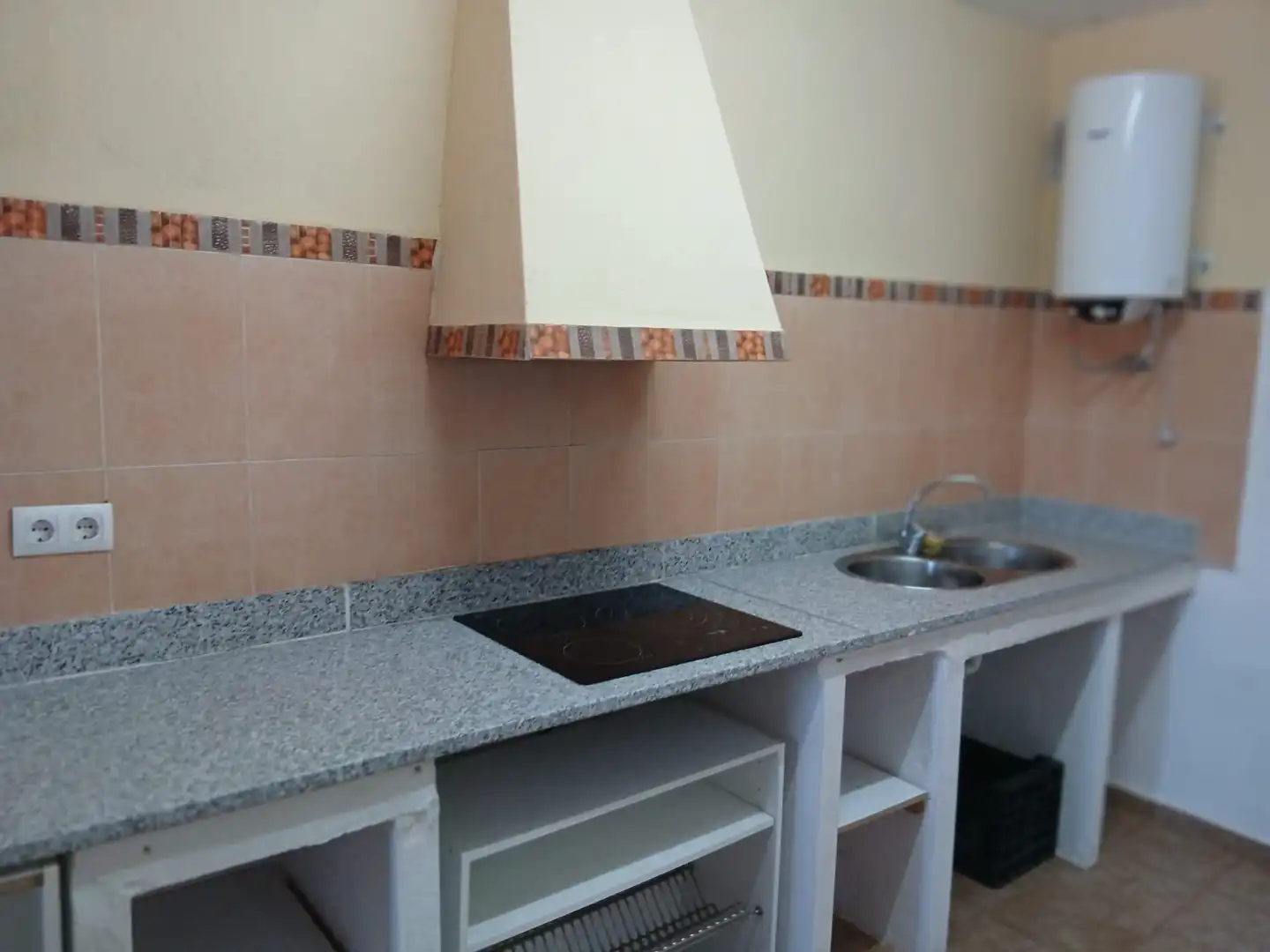 Cocina de Finca rústica de alquiler en Alcanar con Jardín privado, Terraza y Piscina
