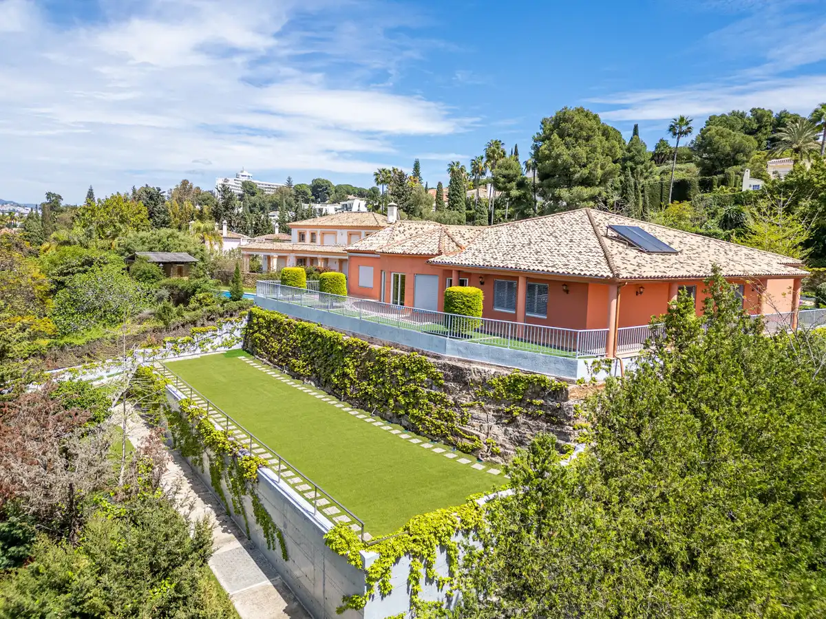 Villa mit Pool zum Verkauf in Avenida Benamara 15