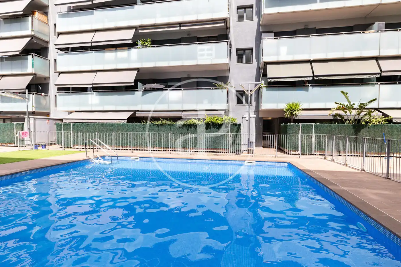 Piscina de Pis en venda en Sant Just Desvern amb Aire condicionat, Calefacció i Terrassa