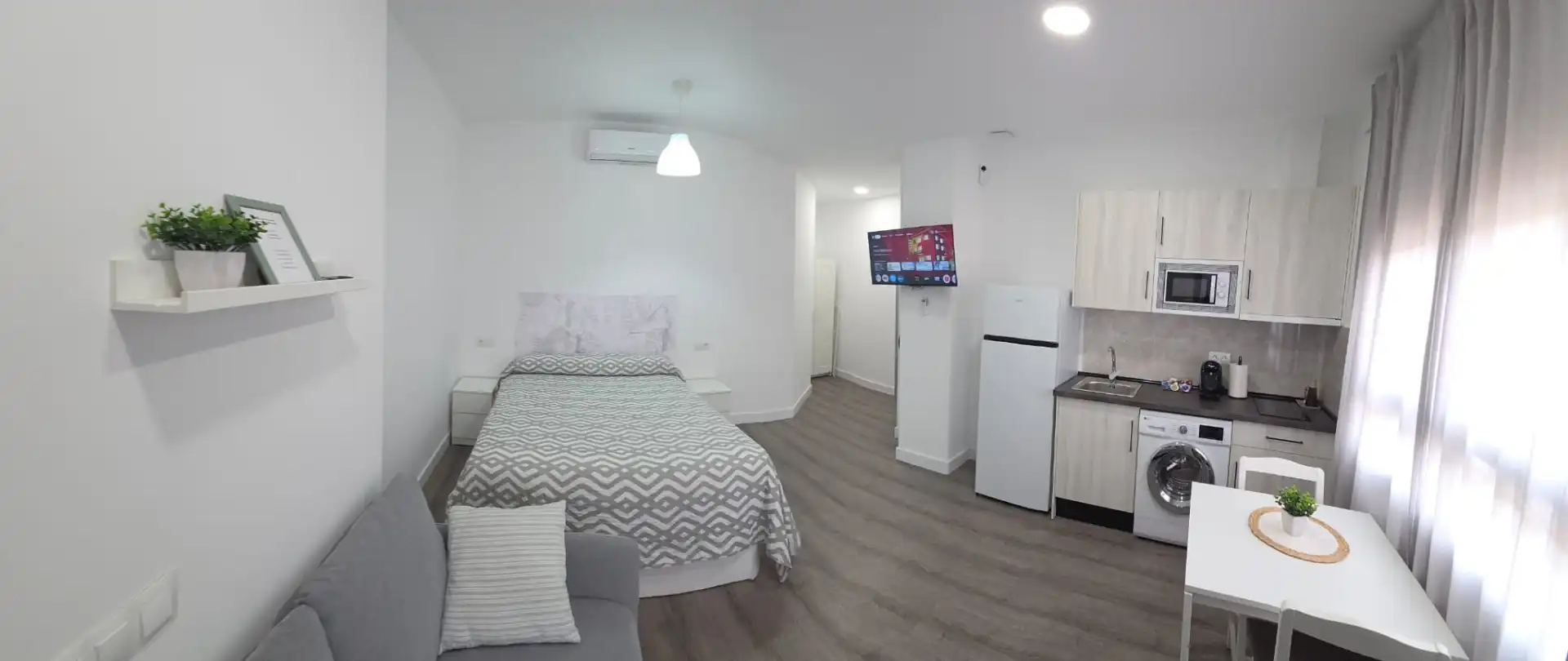 Dormitori de Apartament de lloguer en Málaga amb Aire condicionat, Parquet i Moblat