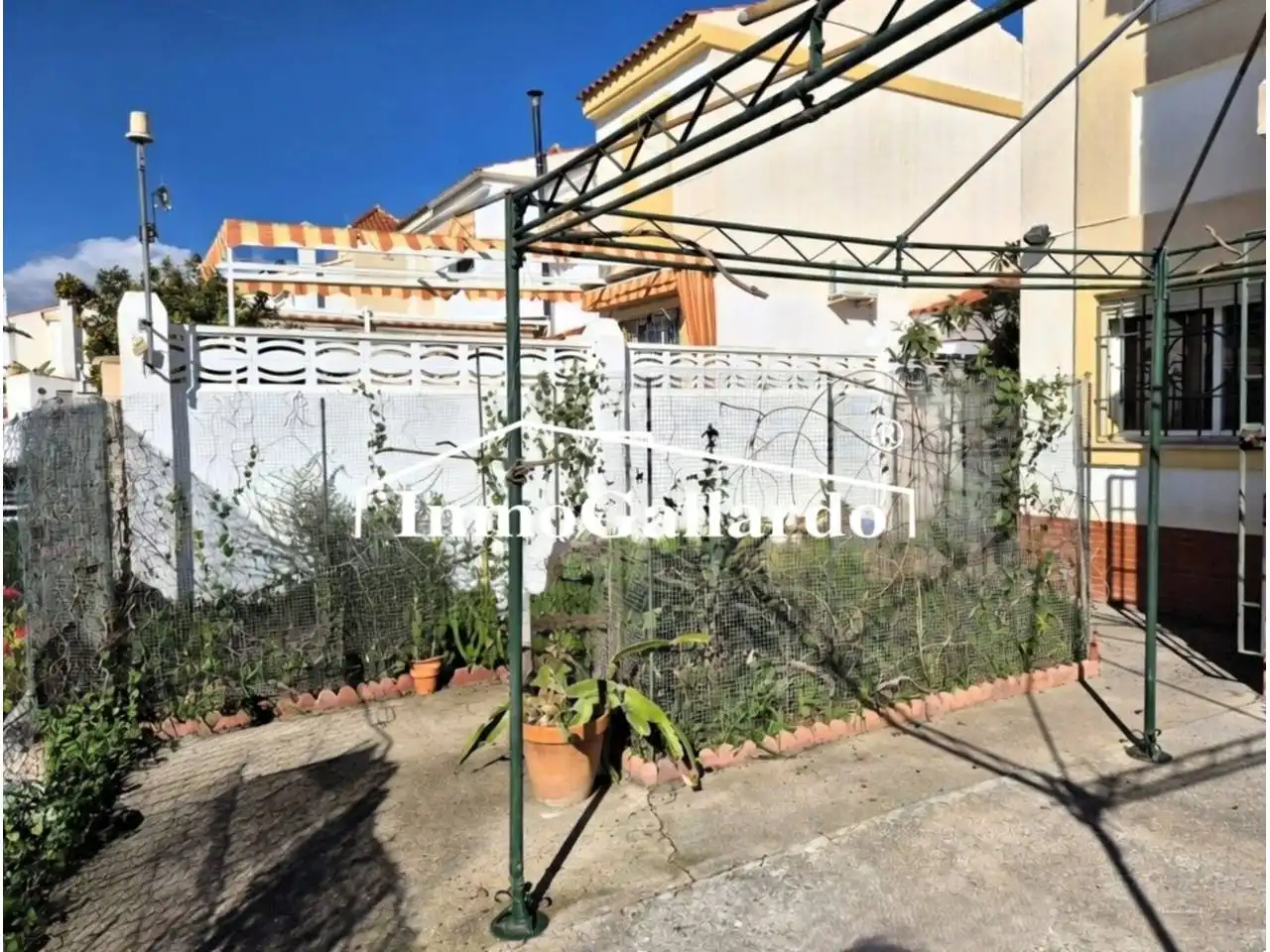 Jardí de Casa adosada en venda en Vélez-Málaga amb Jardí privat i Piscina comunitària