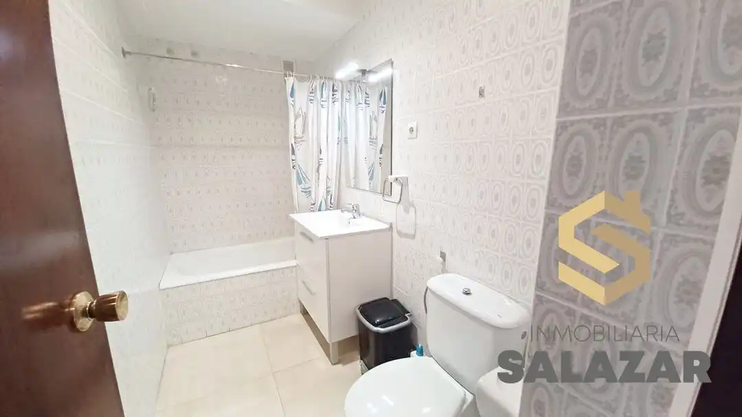 Bathroom of Flat for rent in Bilbao   with Heating and Microwave