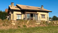 Vista exterior de Casa o xalet en venda en Suances amb Calefacció, Jardí privat i Parquet