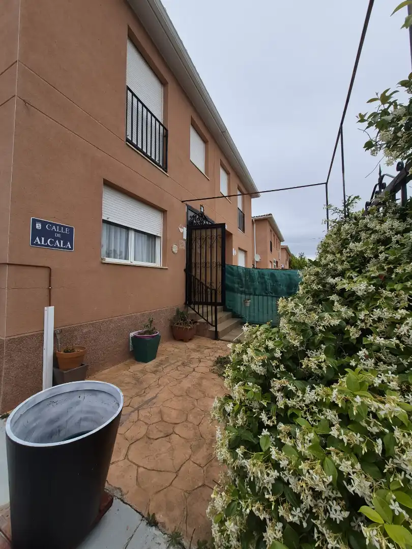 Vista exterior de Casa adosada en venta en Almoguera con Amueblado
