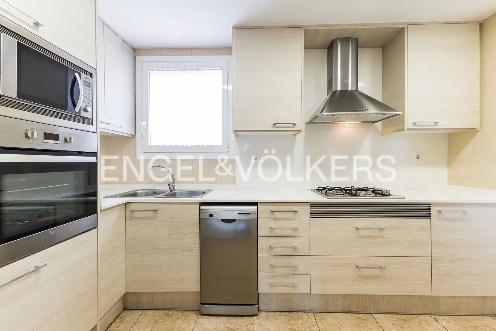 Kitchen of Flat for rent in Esplugues de Llobregat  with Air Conditioner, Heating and Parquet flooring