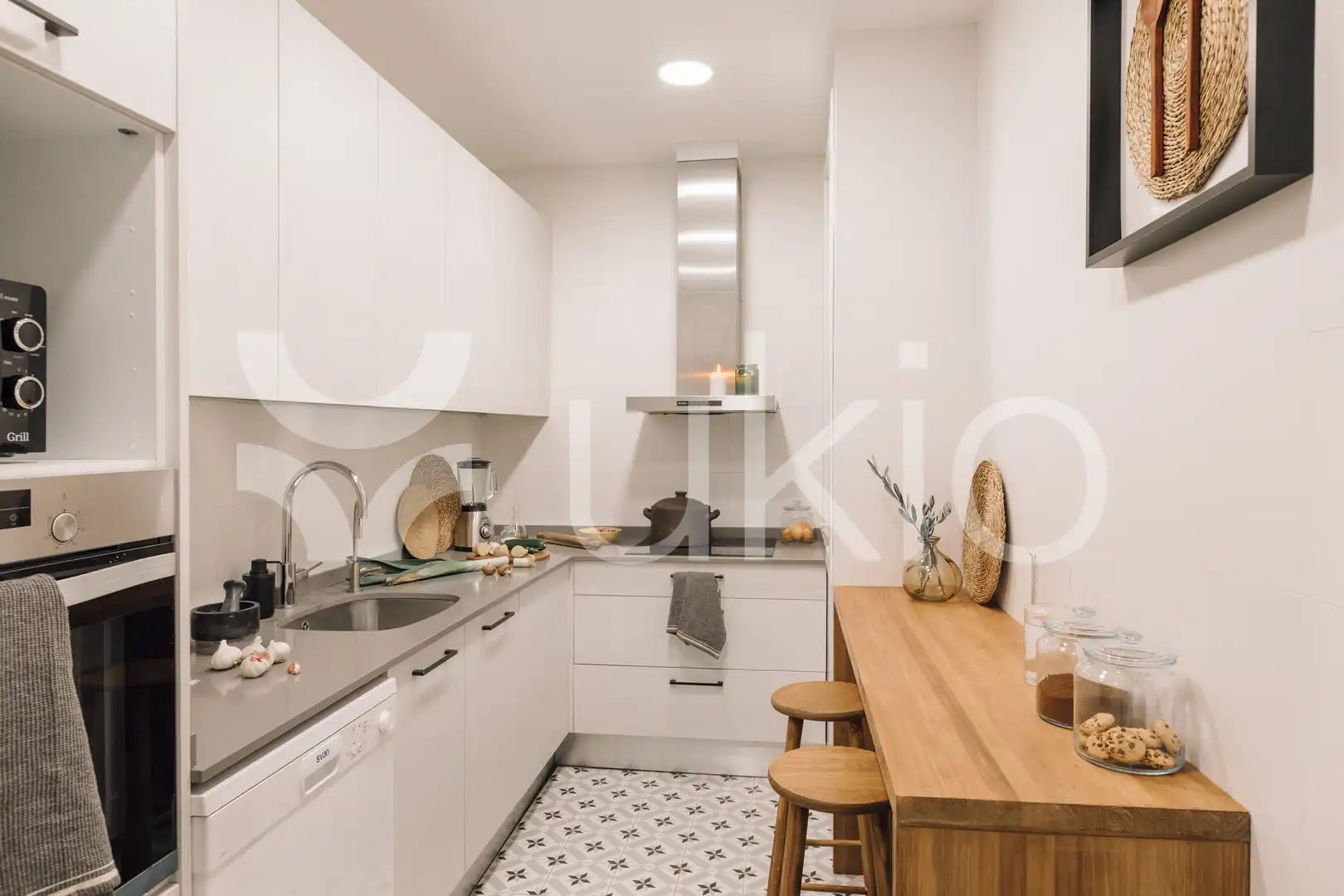 Cuina de Apartament de lloguer en Barcelona amb Aire condicionat, Calefacció i Moblat