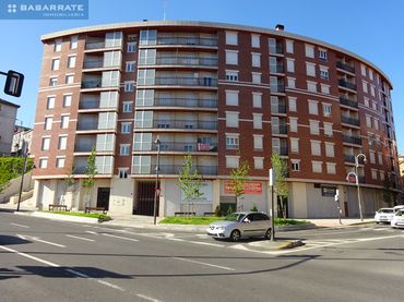 Piso con ascensor en venta en Losada Pintor Kalea