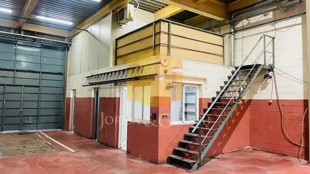 Nave industrial en alquiler en Carrer Torrent Tortuguer 35, imagen 3