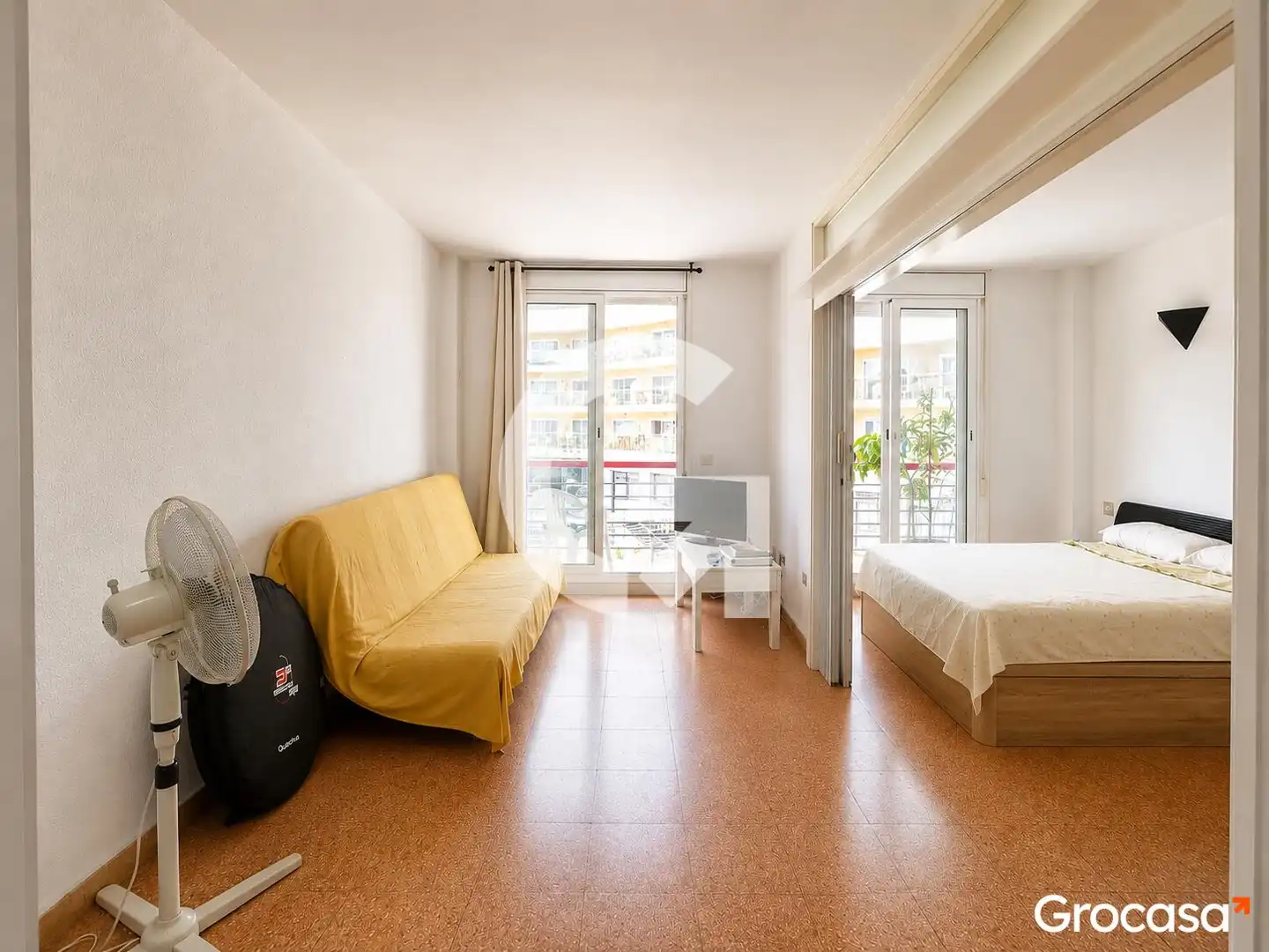 Habitación de Apartamento en venta en Calella con Amueblado, Lavadora y TV