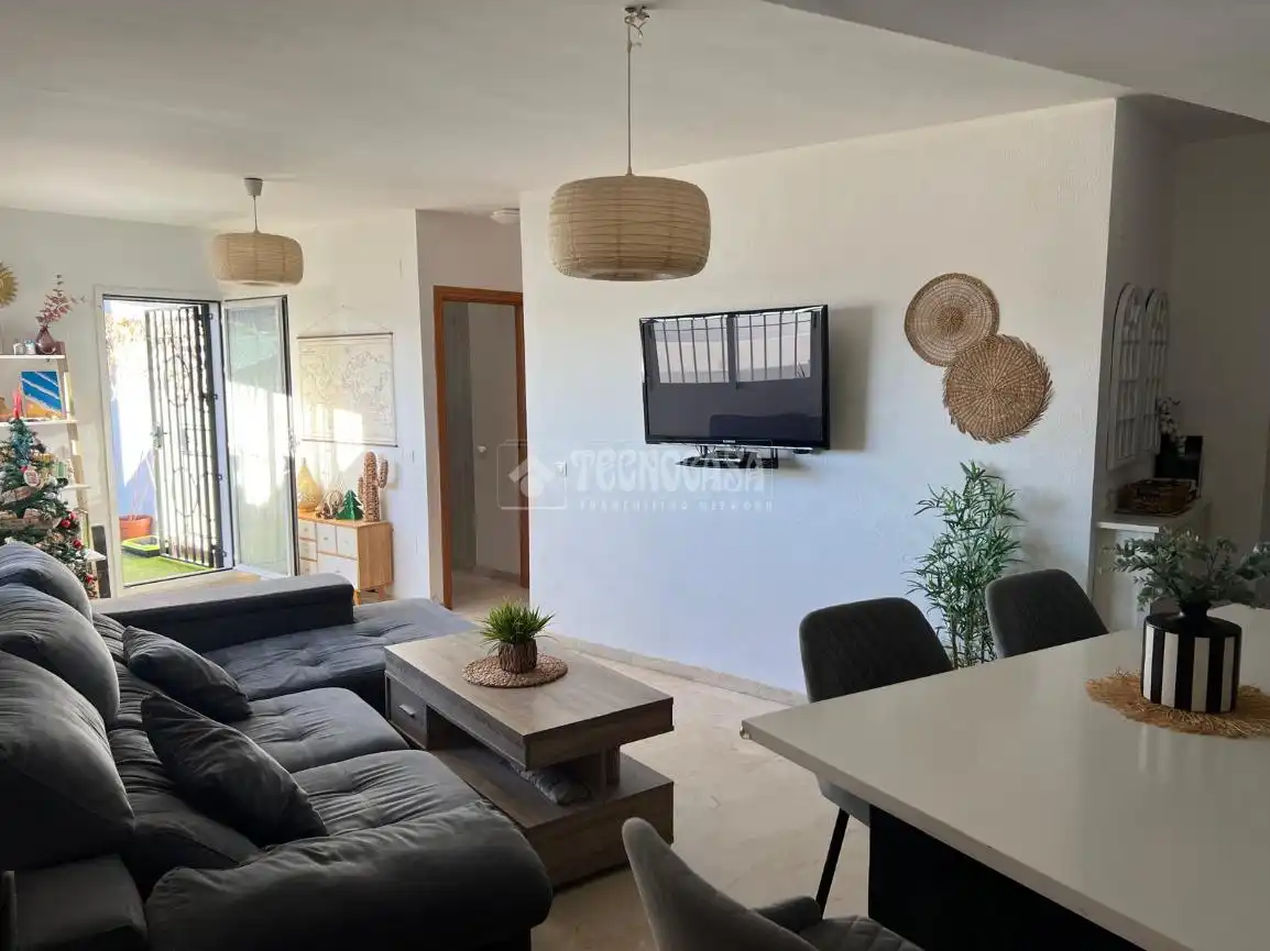 Wohnzimmer von Wohnung zum Verkauf in Rincón de la Victoria mit Klimaanlage, Abstellraum und Gemeinschaftspool