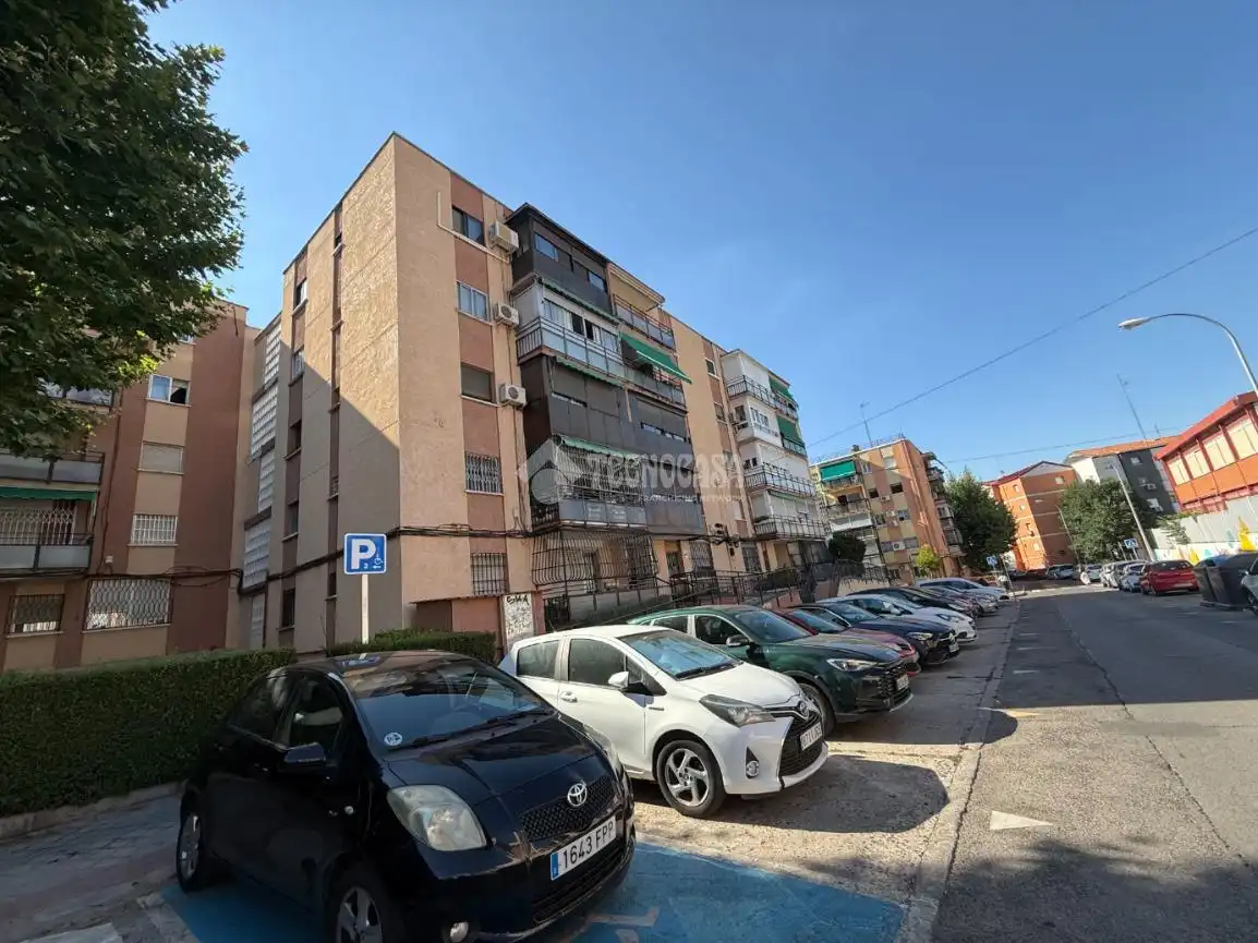 Exterior view of Flat for sale in Madrid  with Heating, Parquet flooring and Storage room