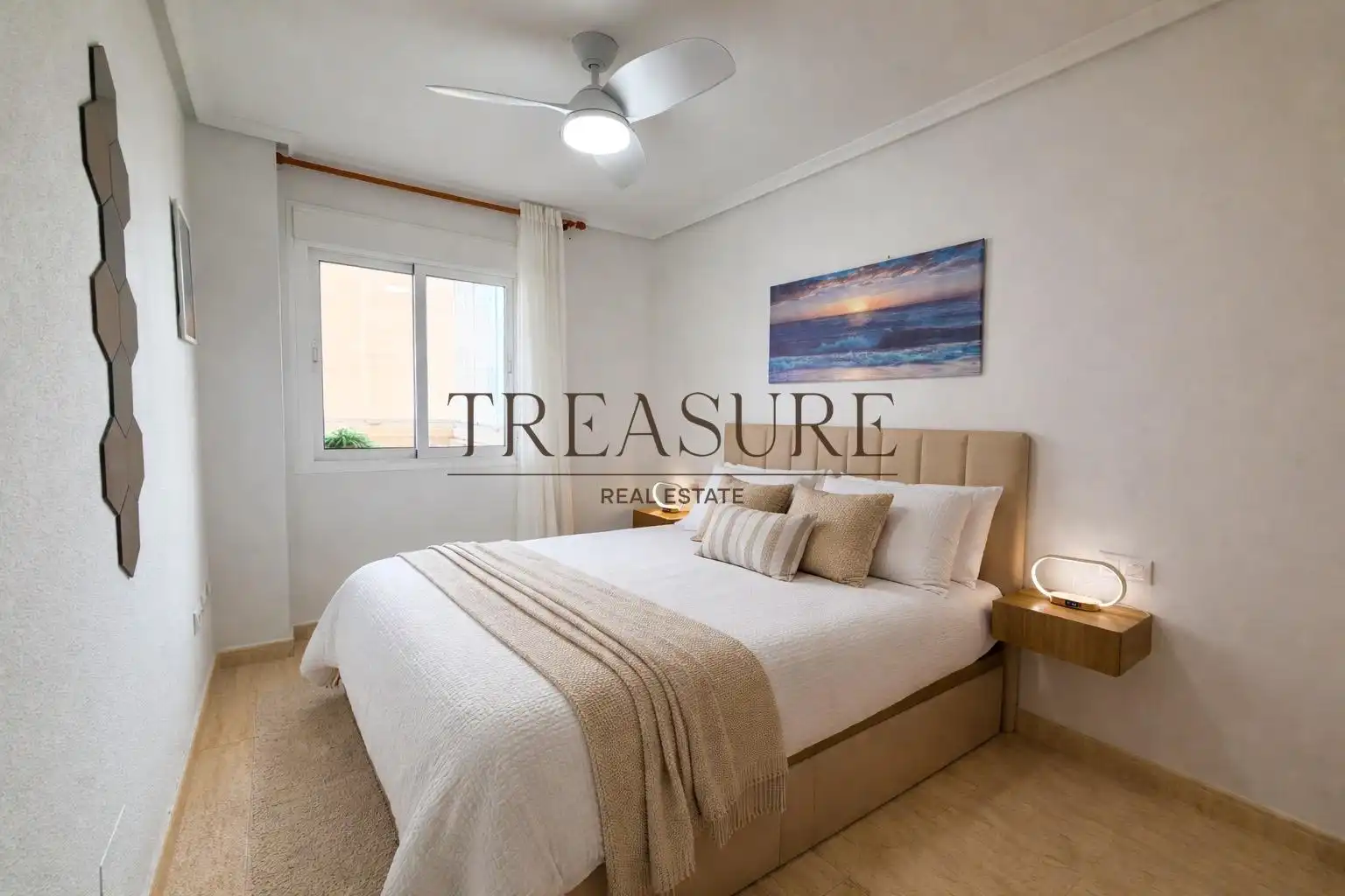Dormitori de Apartament en venda en La Manga del Mar Menor amb Aire condicionat, Terrassa i Moblat