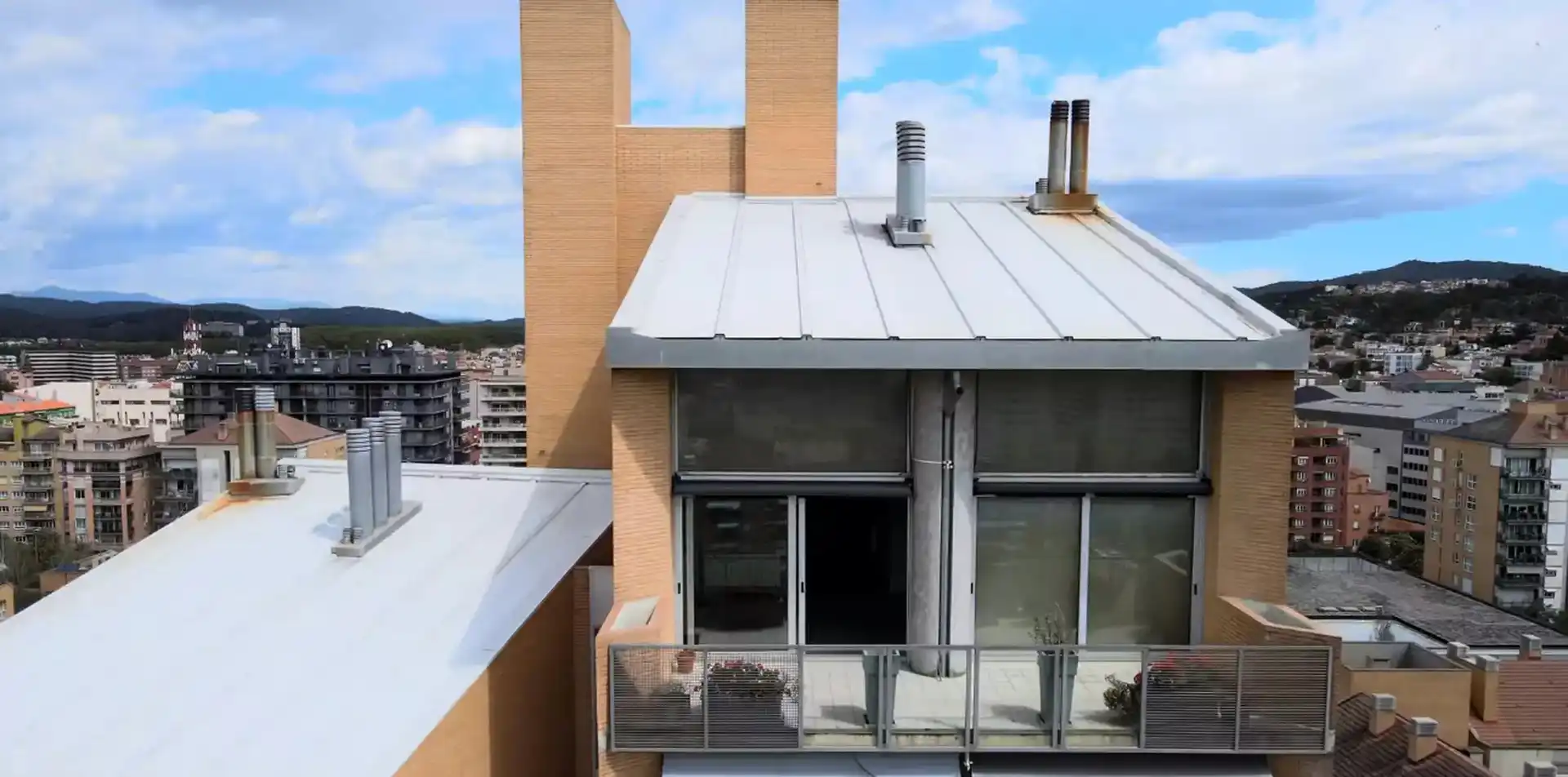 Exterior view of Flat for sale in Girona  with Air Conditioner, Heating and Parquet flooring