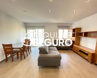 Living room of Flat to rent in  Madrid Capital  with Air Conditioner, Heating and Furnished