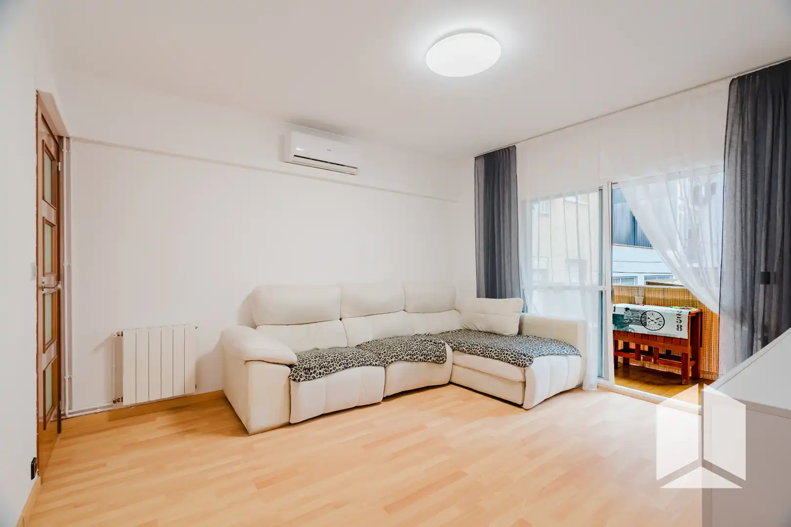 Piso con terraza en venta en Castell - Poble Vell, imagen 4