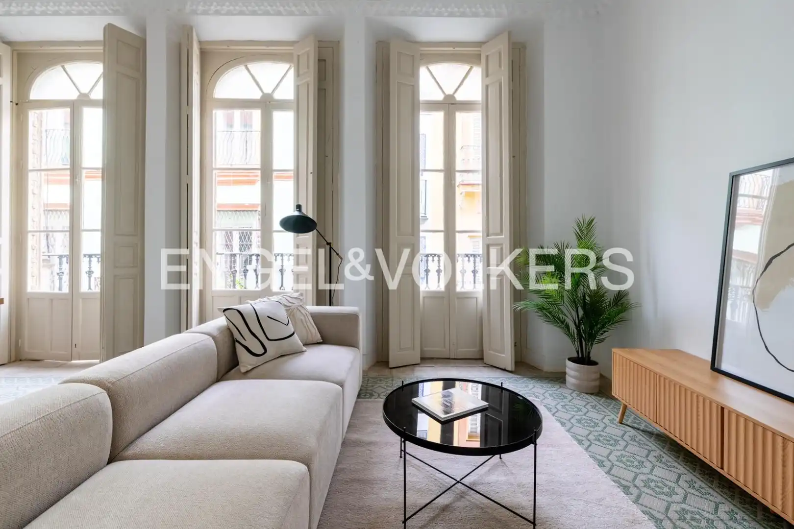 Living room of Flat for sale in Sevilla  with Air Conditioner, Heating and Balcony