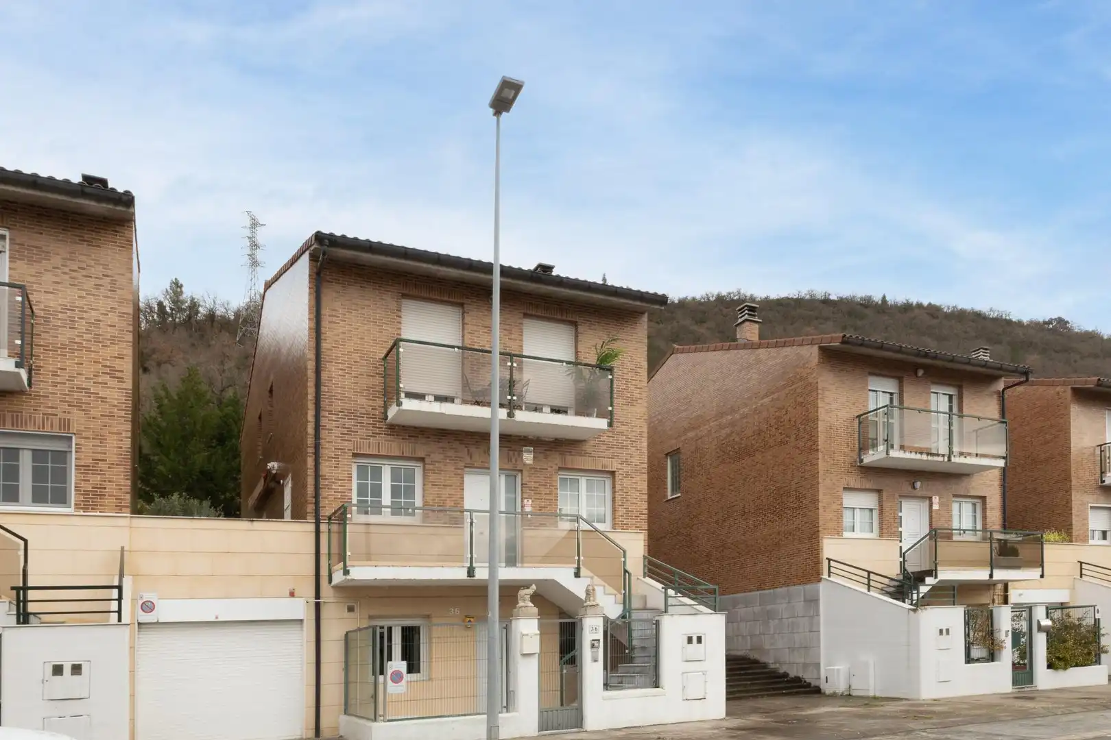 Vista exterior de Casa o chalet en venta en Huarte / Uharte con Calefacción, Jardín privado y Terraza